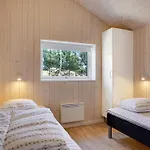 Dior - 1-4km From The Sea By Interhome